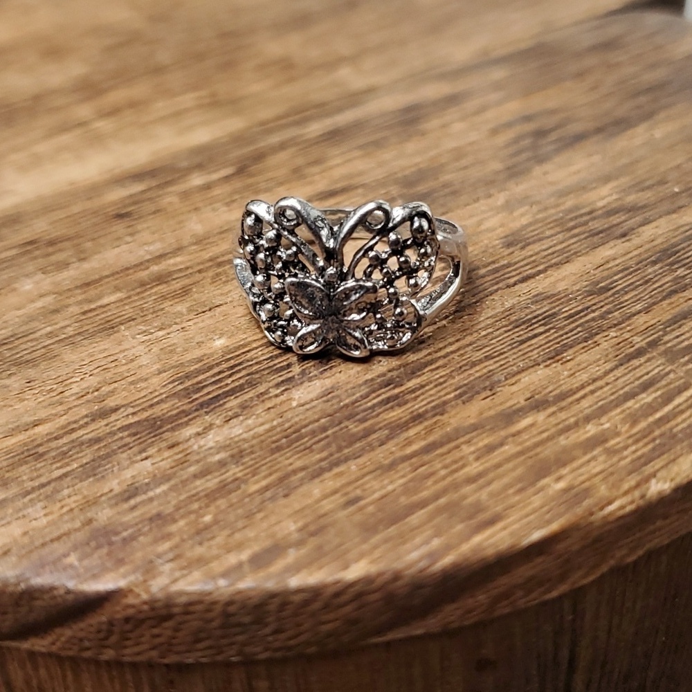 Size 7 R745‎ butterfly ring - Picture 2 of 2